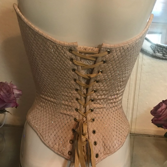 Corset Swarovski Crystal inlay. - Picture 3 of 8